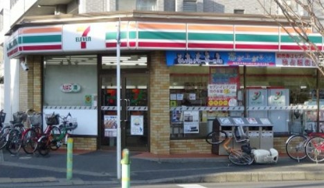 コンビニ　セブンイレブン 船橋薬円台駅前店（コンビニ）まで825m