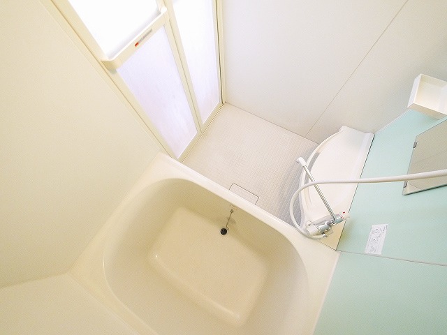 バス・シャワールーム　落ち着いた空間のお風呂です