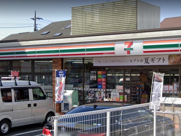 コンビニ　セブンイレブン都立西高前（コンビニ）まで93m