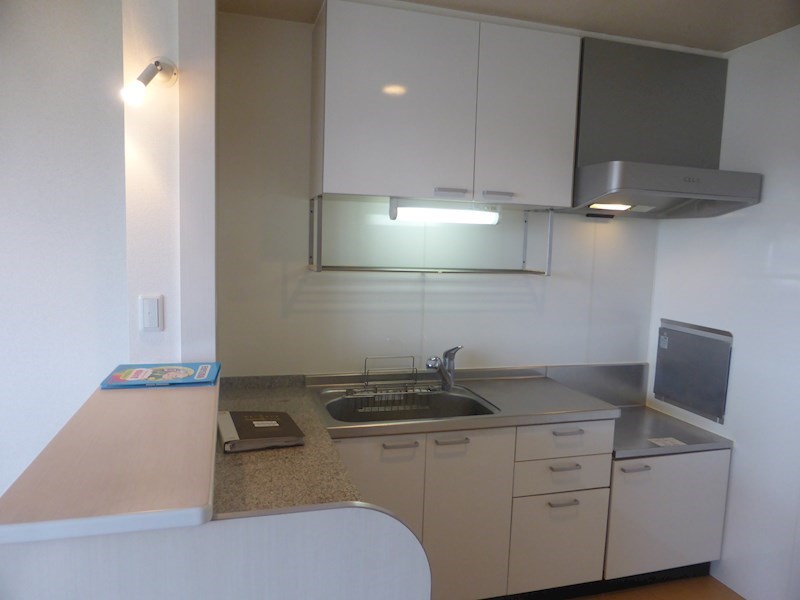 キッチン　同物件別部屋