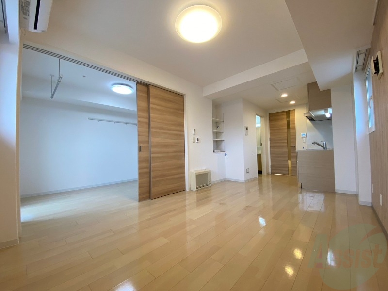 居室・リビング　リビングです。木目のフローリングが落ち着きますね。