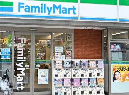 コンビニ　ファミリーマート 勝どき駅前店（コンビニ）まで167m