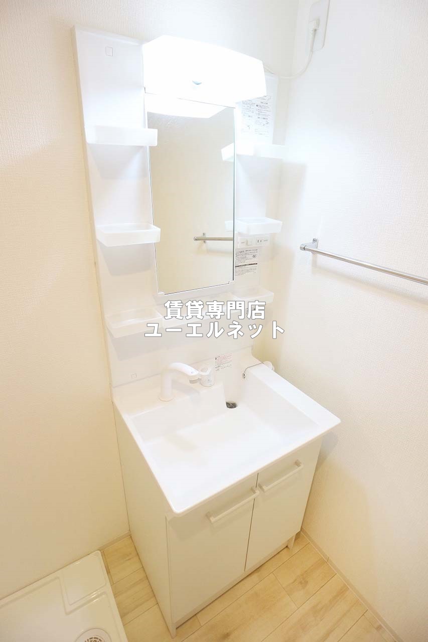 洗面設備　清潔感ある独立洗面台で毎日気持ちよく♪