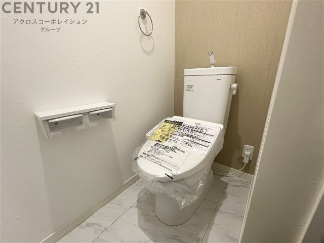 トイレ　落ち着いた色調のトイレです