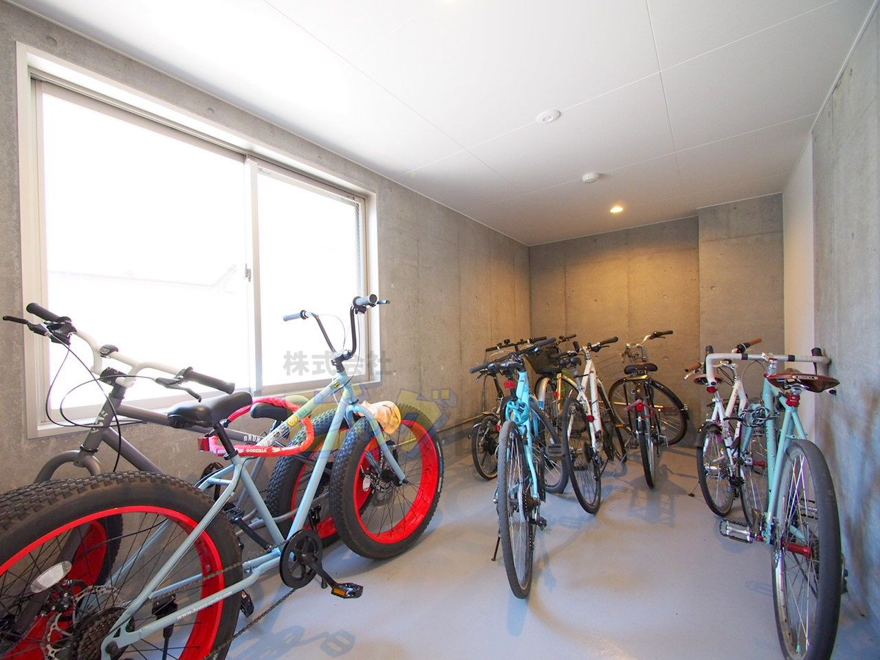 その他共有部分　屋内駐輪場完備しています♪