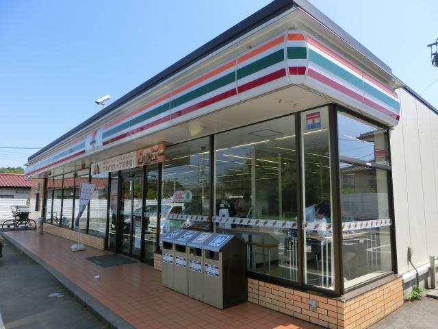 コンビニ　セブンイレブン（コンビニ）まで681m