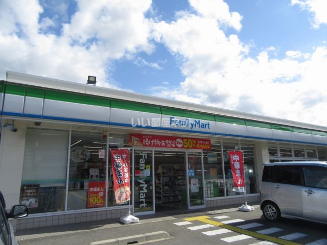 コンビニ　ファミリーマート出石川原店（コンビニ）まで376m