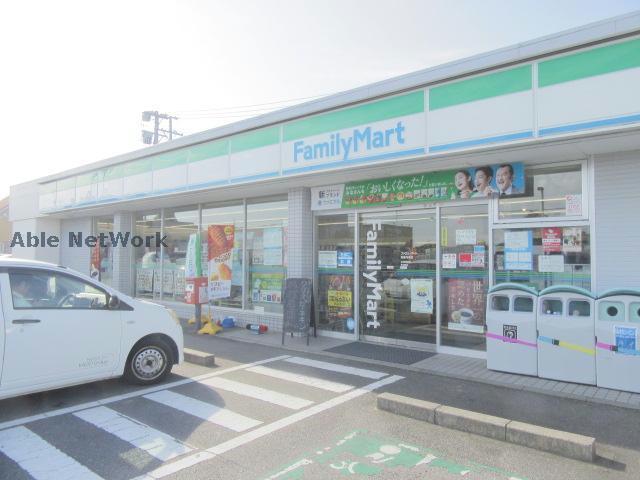 コンビニ　ファミリーマート鈴鹿寺家店（コンビニ）まで322m