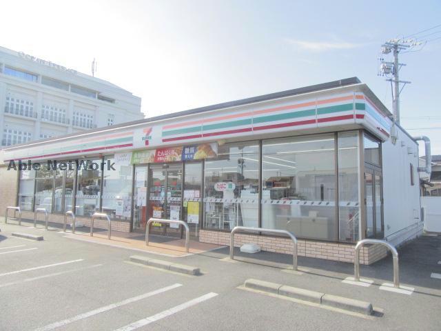 コンビニ　セブンイレブン鈴鹿寺家町店（コンビニ）まで908m
