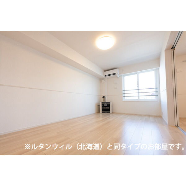 インテルノ イーストの居間写真