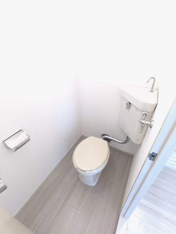 トイレ　バストイレ独立設計