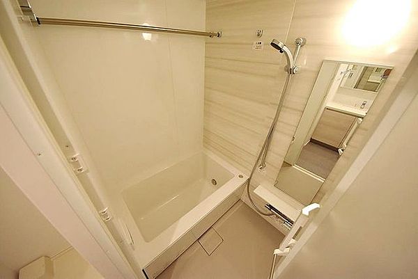 バス・シャワールーム　コンパクトで使いやすいお風呂です