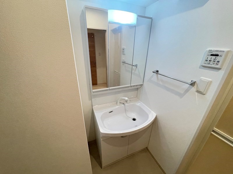 洗面設備　同物件別部屋写真