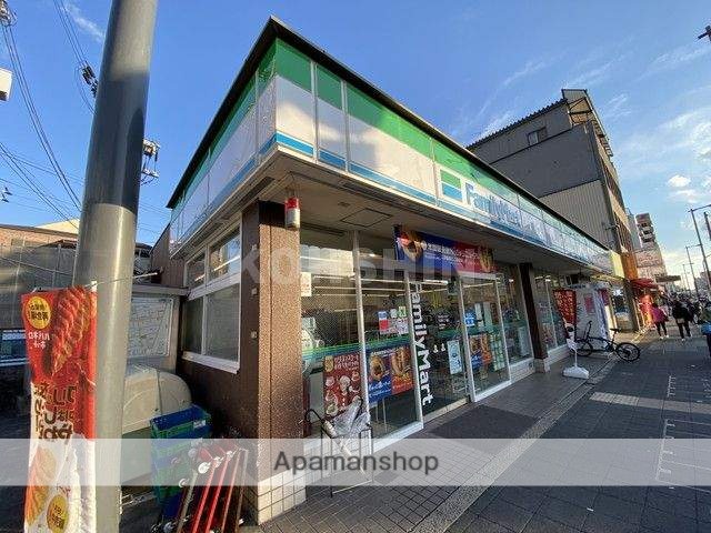 コンビニ　ファミリーマート（コンビニ）まで446m