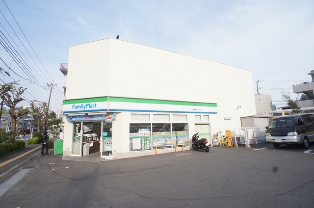 コンビニ　ファミリーマート（コンビニ）まで224m