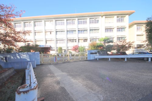 中学校　奈良市立平城中学校（中学校）まで1884m