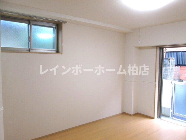 その他部屋・スペース　開放的な寝室です