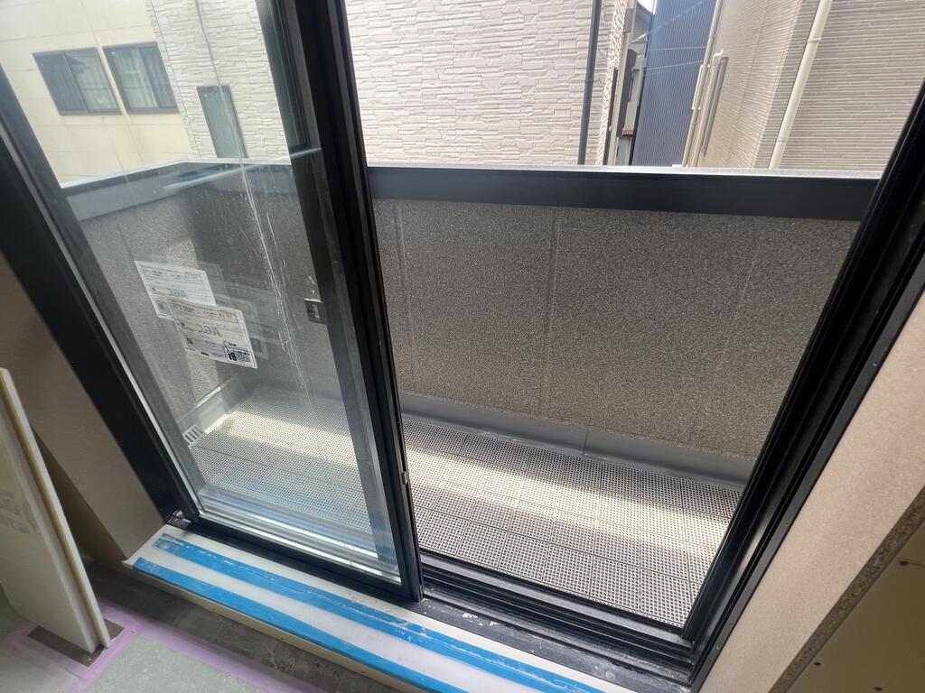 バルコニー　※別号室の参考写真となります。