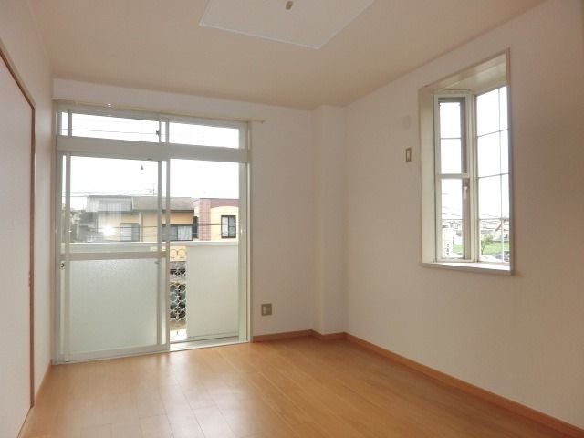 居室・リビング　２面採光の明るいお部屋です