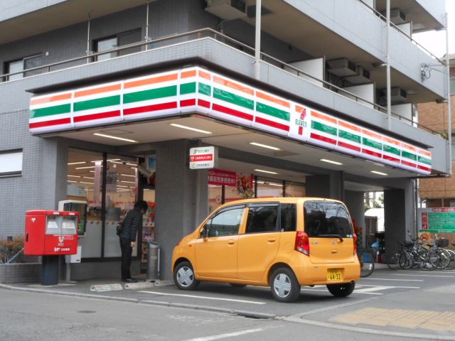 コンビニ　セブンイレブン（コンビニ）まで390m