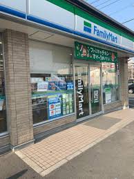 コンビニ　ファミリーマート 鶴見通店（コンビニ）まで272m