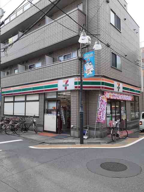 コンビニ　セブンイレブン（コンビニ）まで28m