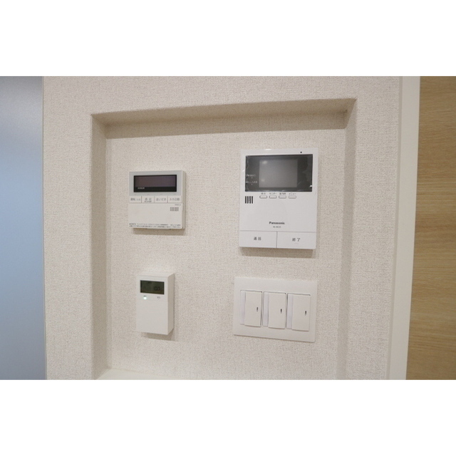 セキュリティ　来客時に安心のモニター付きインターホン