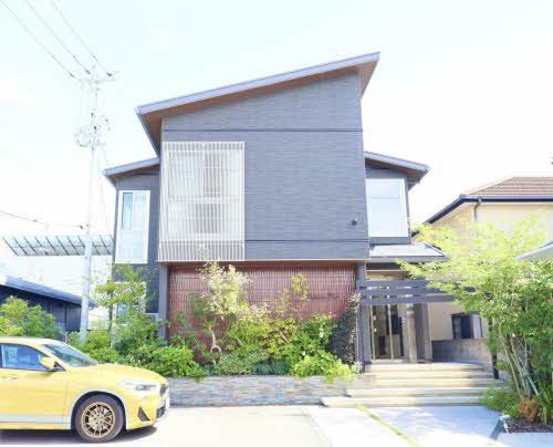 セキュリティ　オートロック付き。２階建てシャーメゾン