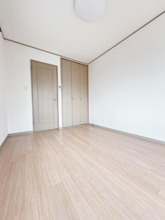 居室・リビング　きれいなフローリングのお部屋です