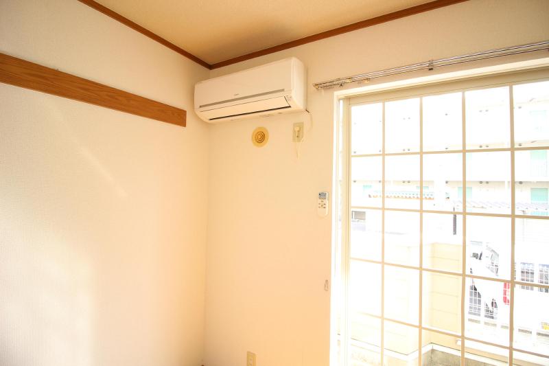 その他設備　南側洋室はエアコン付き