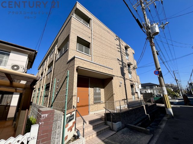 建物外観　オートロックで外部の人間が簡単に出入りできないため安心です。