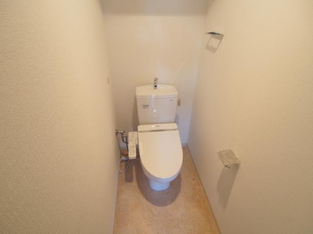 トイレ　温水洗浄便座付トイレです