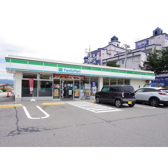 コンビニ　ファミリーマート塩尻北インター店（コンビニ）まで526m