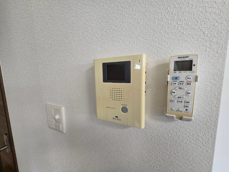 セキュリティ　ＴＶモニター付インターホンです。来客者の顔が見えるので安心！