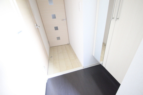 玄関　※別部屋の写真です