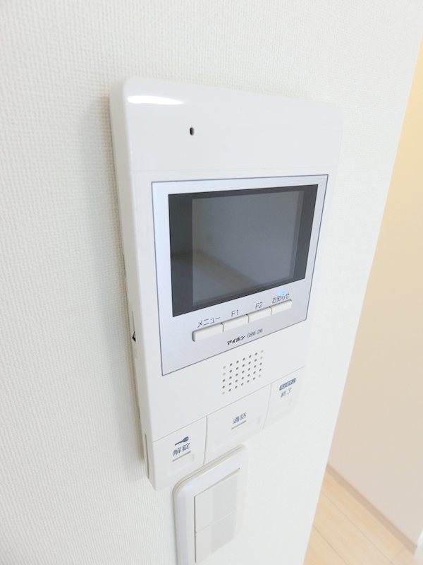 セキュリティ　来訪者を確認できるモニタ付インターホン
