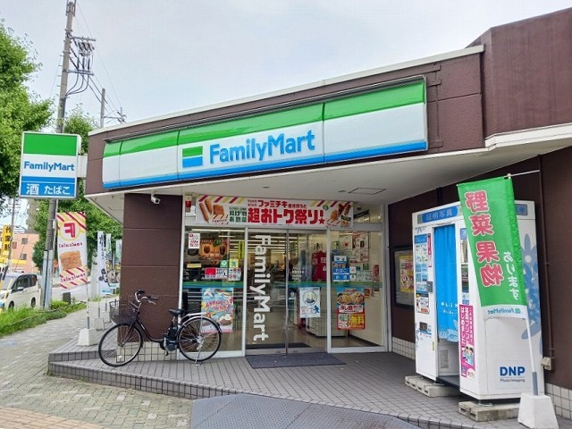 コンビニ　ファミリーマート（コンビニ）まで240m