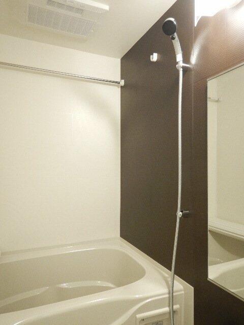 バス・シャワールーム　ゆったり過ごせるお風呂です