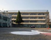 中学校　天沼中学校（中学校）まで585m