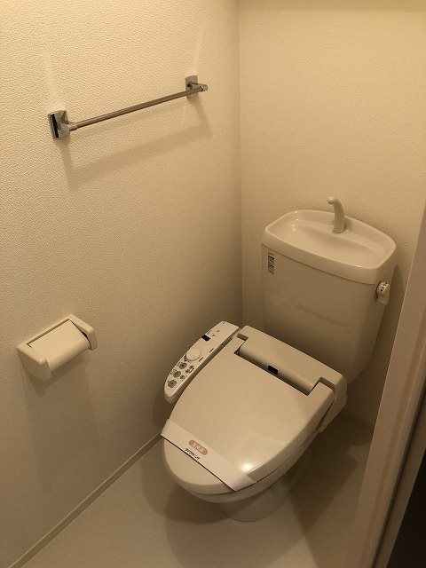 ルーフハウスAのトイレ写真