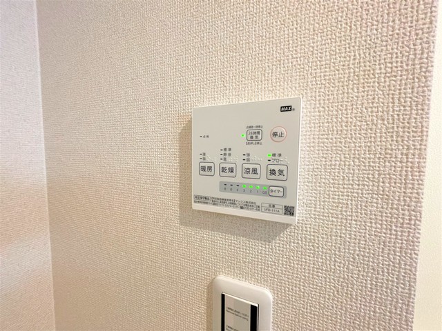 その他設備　雨の日のお洗濯に便利な「浴室換気乾燥機」です。