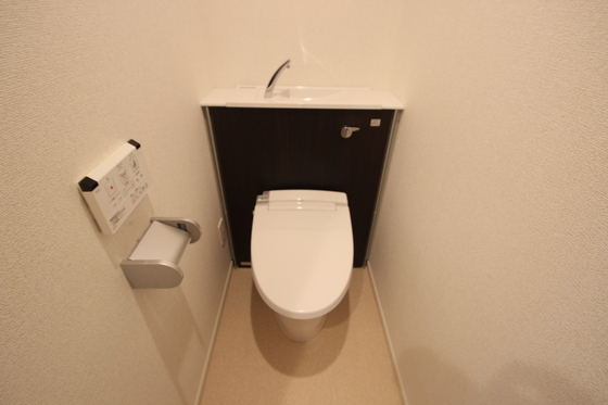 トイレ　※別号室の写真です