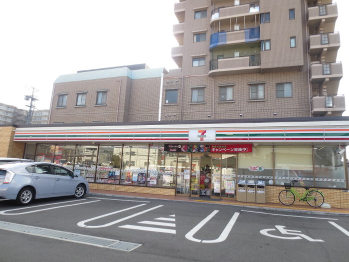コンビニ　セブンイレブン（コンビニ）まで166m