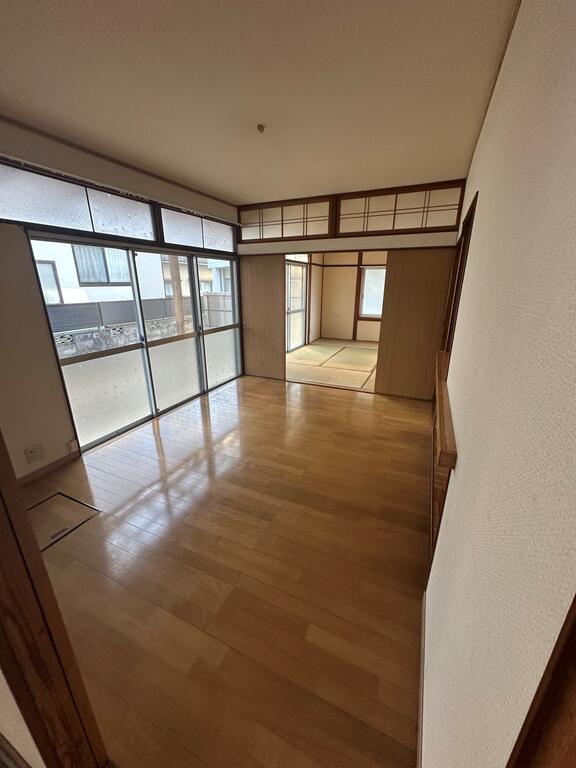 小崎貸家の居間写真