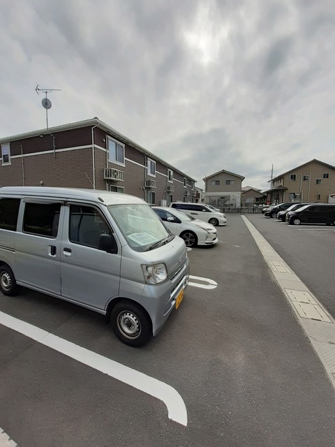 【松江市東出雲町揖屋のアパートの駐車場】