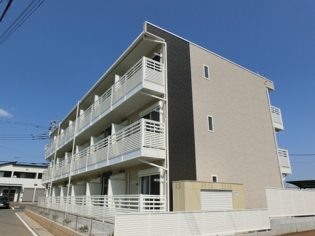 東松山市大字毛塚のアパートの建物外観