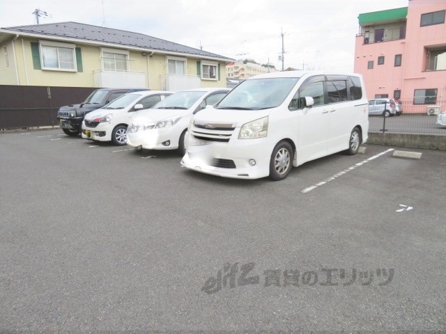 【レオパレス行永の駐車場】