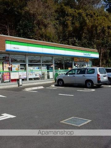 コンビニ　ファミリーマート千葉稲丘町店（コンビニ）まで573m