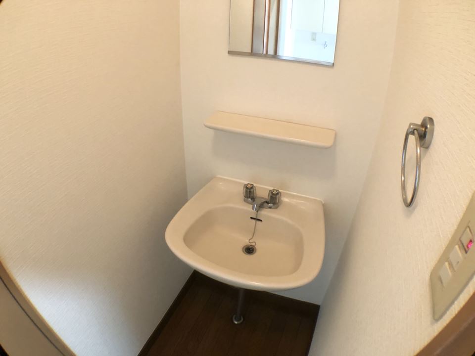 洗面設備　家具を配置しやすいお部屋です
