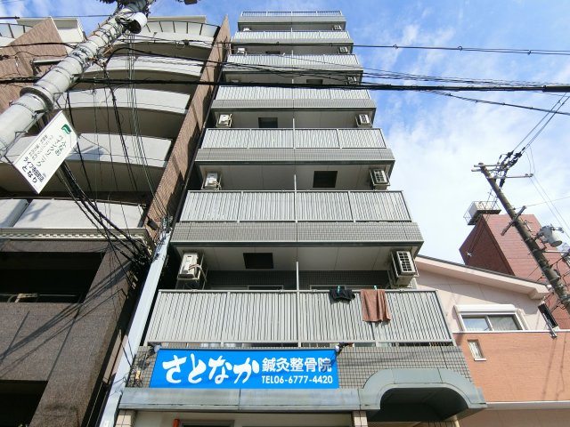 マンション谷の建物外観